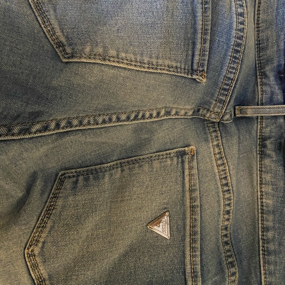 Guess capris jeans. Size 28 - Picture 2 of 3